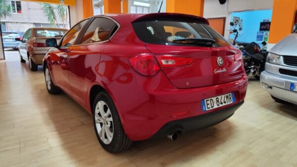 Alfa Romeo Giulietta 2012 - Eleganza e Potenza a Portata di Mano! - immagine 4