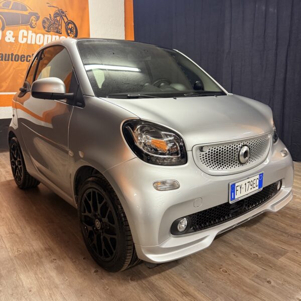 BELLISSIMA SMART FORTWO ADATTA A NEOPATENTATI CON TETTO PANORAMICO CON SOLI 69.625 km