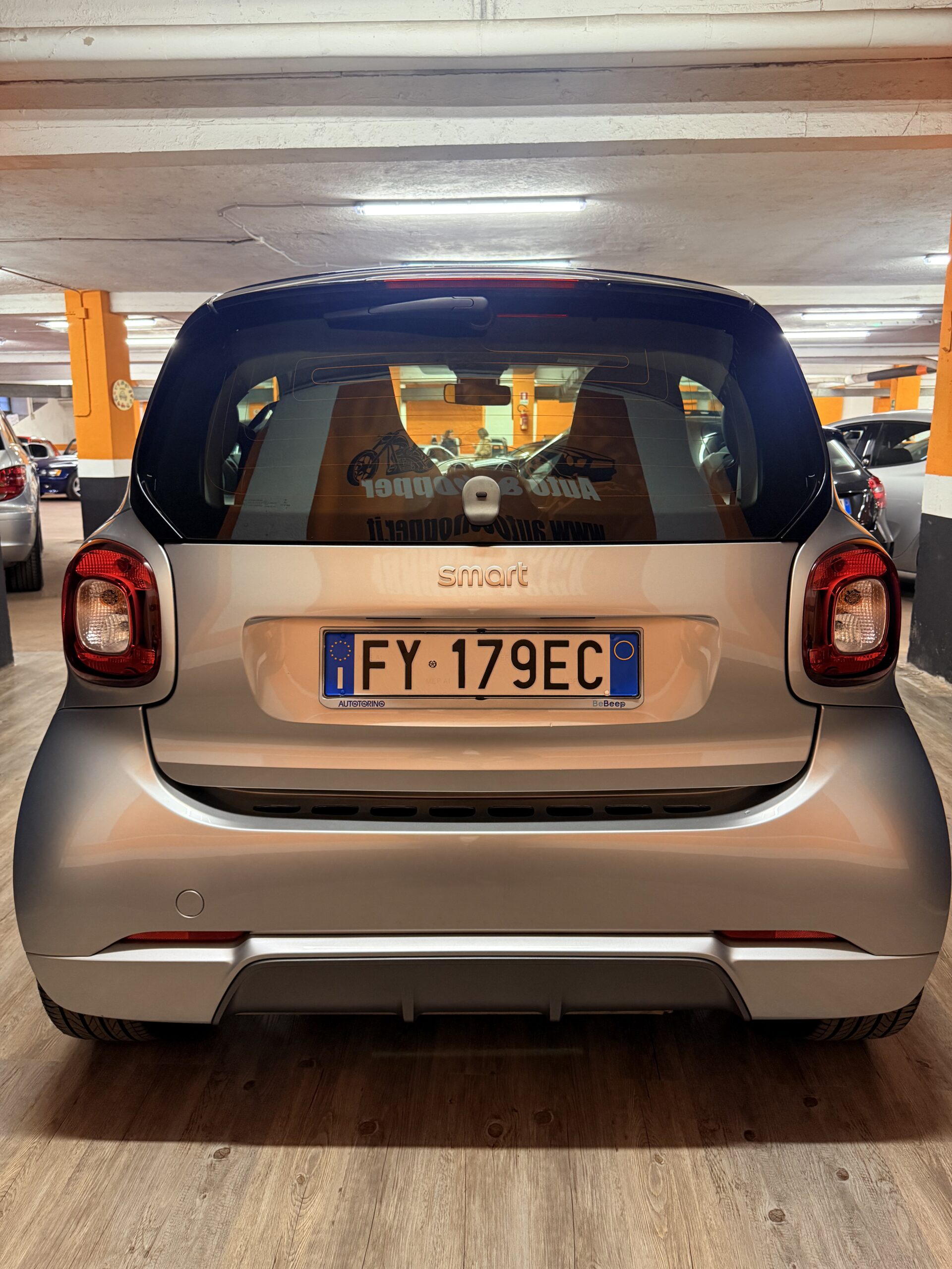 BELLISSIMA SMART FORTWO ADATTA A NEOPATENTATI CON TETTO PANORAMICO CON SOLI 69.625 km