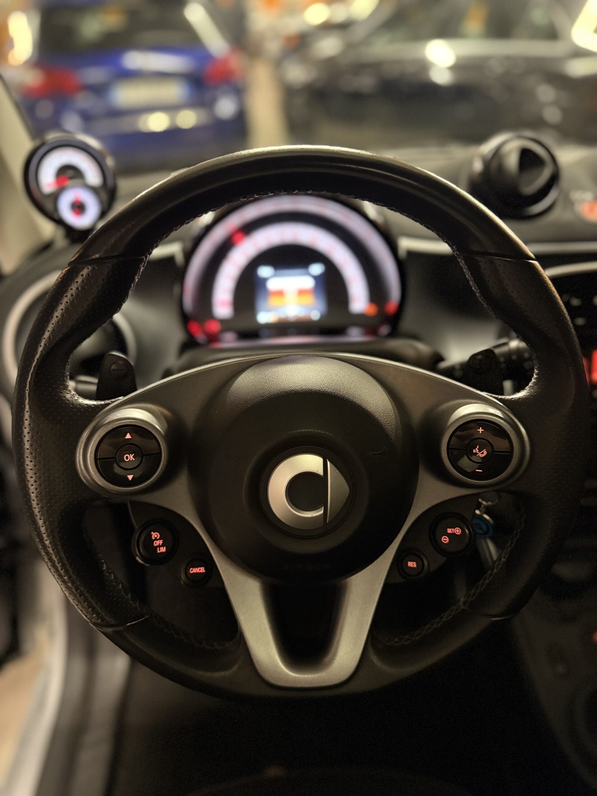BELLISSIMA SMART FORTWO ADATTA A NEOPATENTATI CON TETTO PANORAMICO CON SOLI 69.625 km