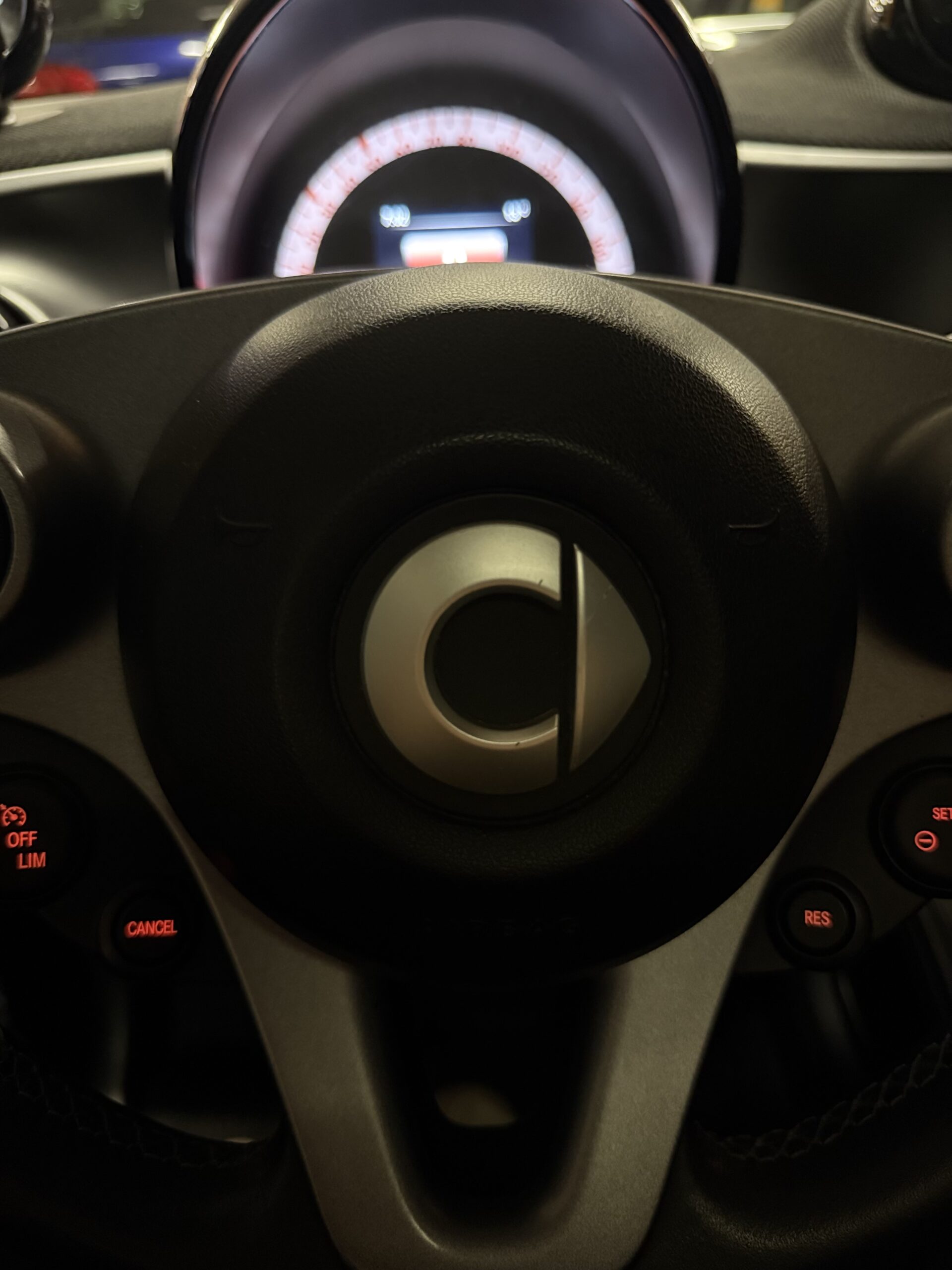BELLISSIMA SMART FORTWO ADATTA A NEOPATENTATI CON TETTO PANORAMICO CON SOLI 69.625 km