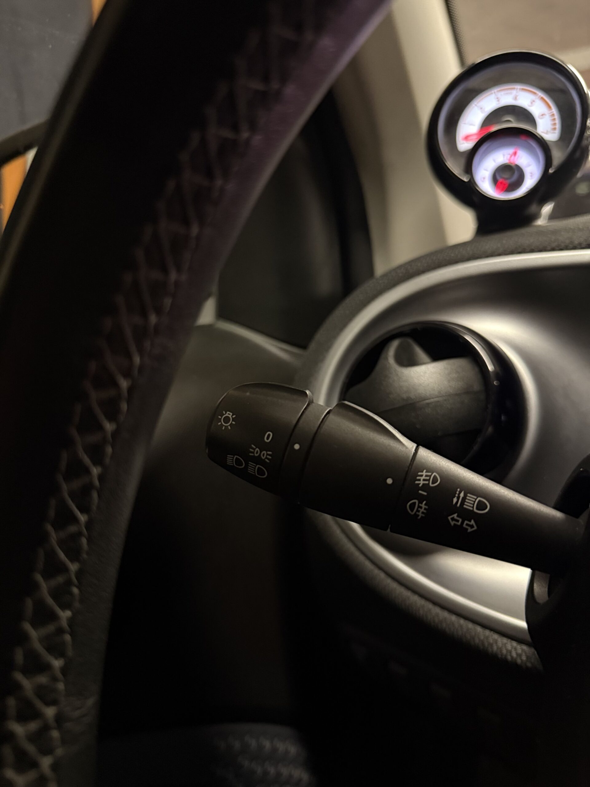 BELLISSIMA SMART FORTWO ADATTA A NEOPATENTATI CON TETTO PANORAMICO CON SOLI 69.625 km