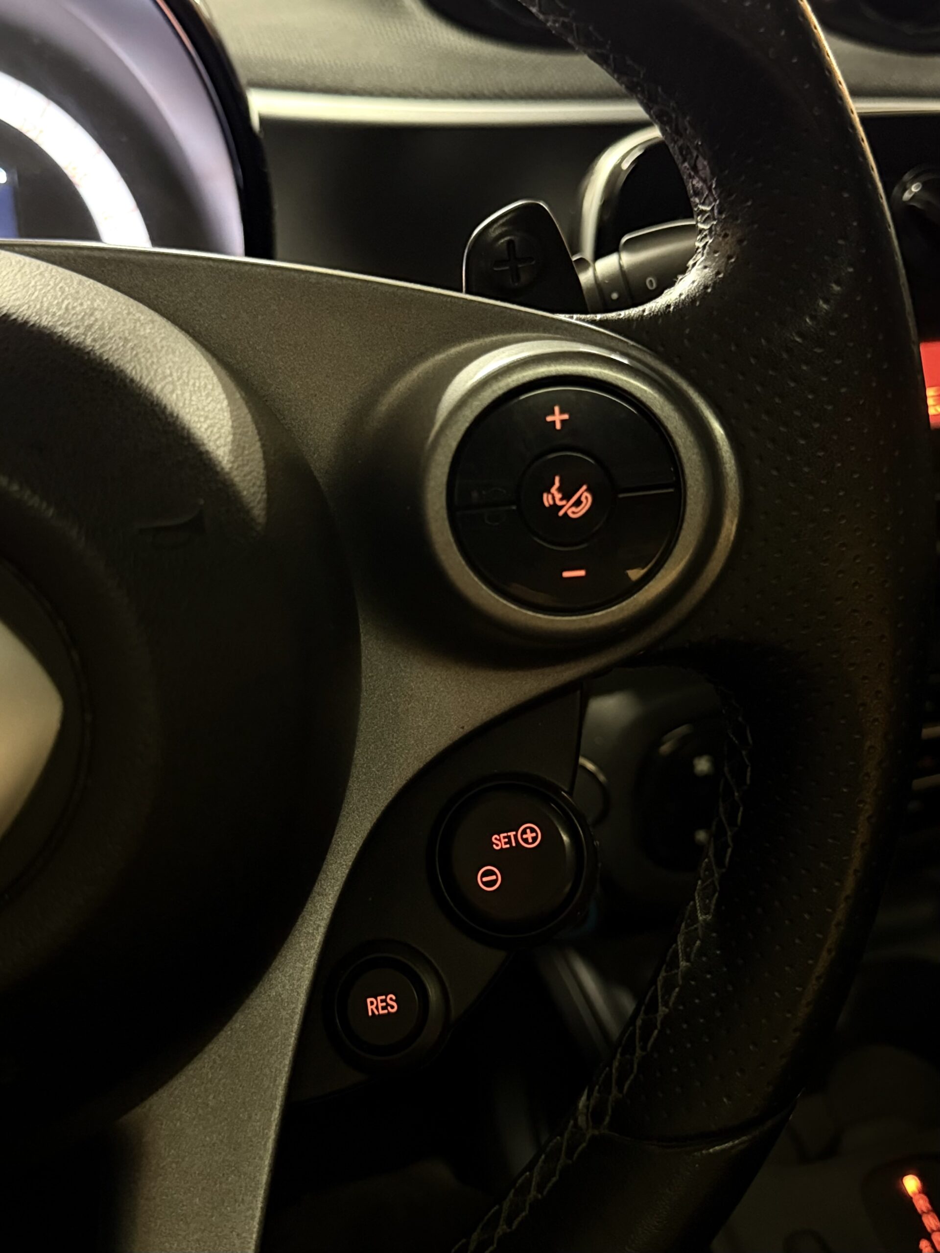 BELLISSIMA SMART FORTWO ADATTA A NEOPATENTATI CON TETTO PANORAMICO CON SOLI 69.625 km