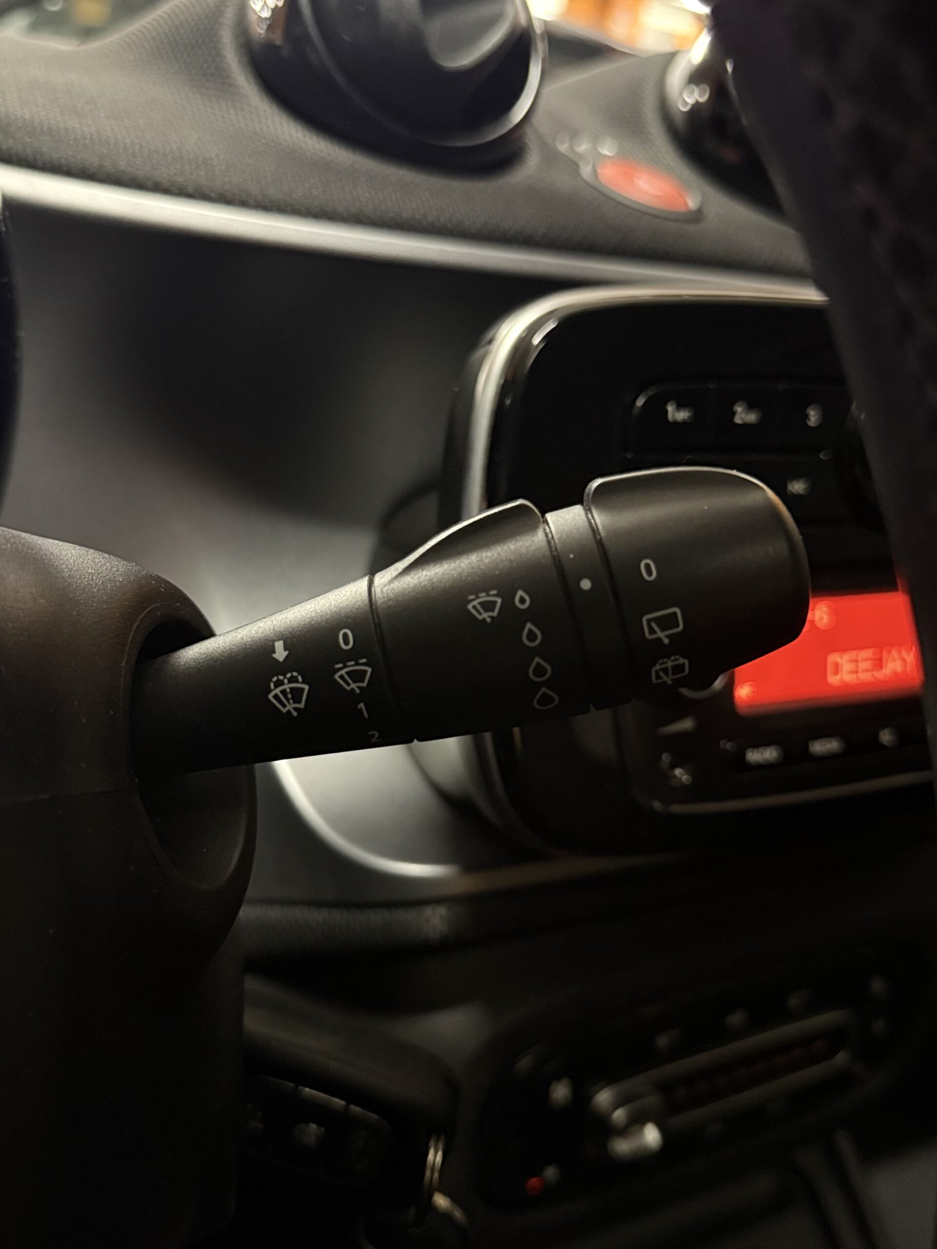 BELLISSIMA SMART FORTWO ADATTA A NEOPATENTATI CON TETTO PANORAMICO CON SOLI 69.625 km