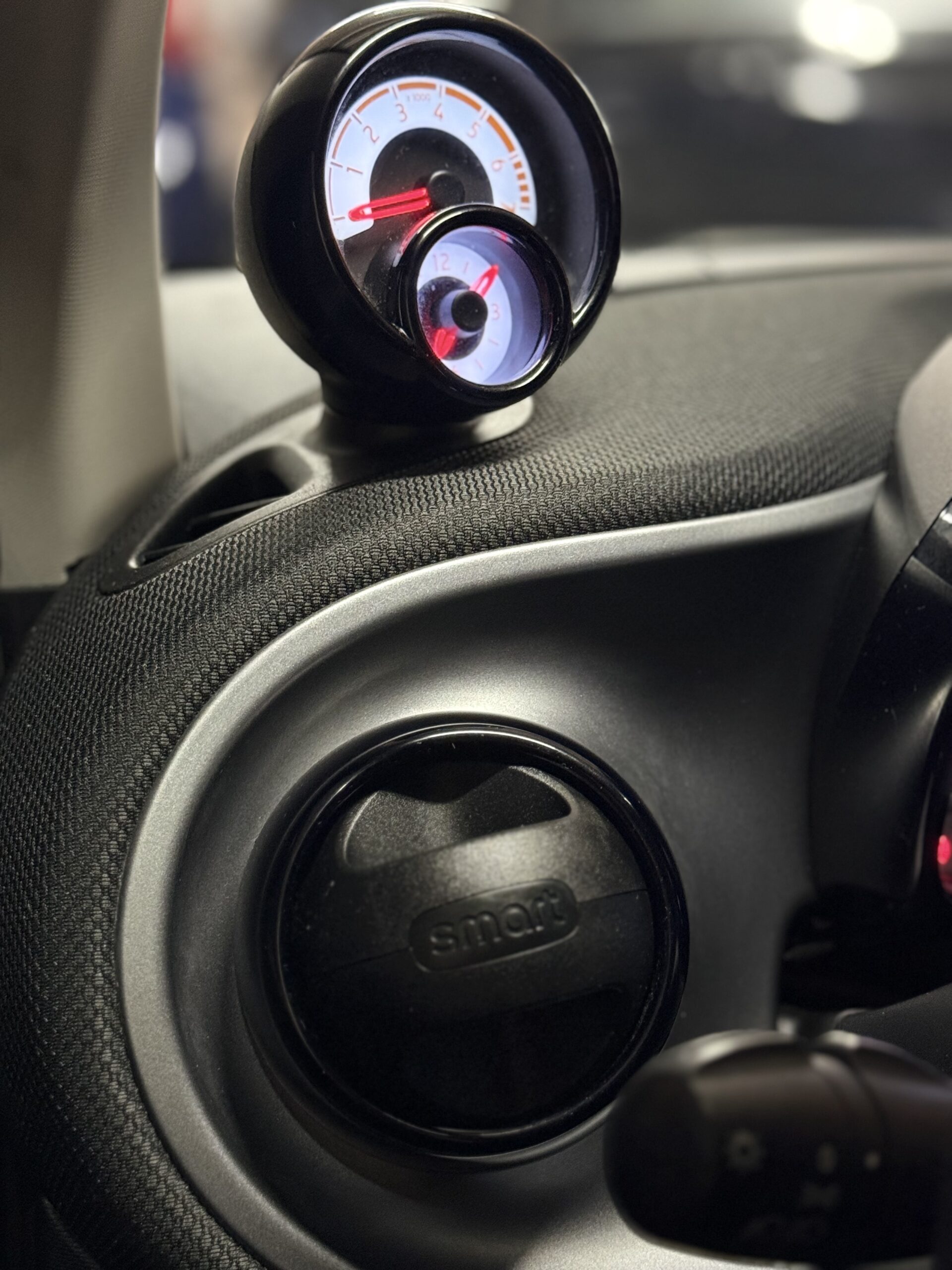 BELLISSIMA SMART FORTWO ADATTA A NEOPATENTATI CON TETTO PANORAMICO CON SOLI 69.625 km