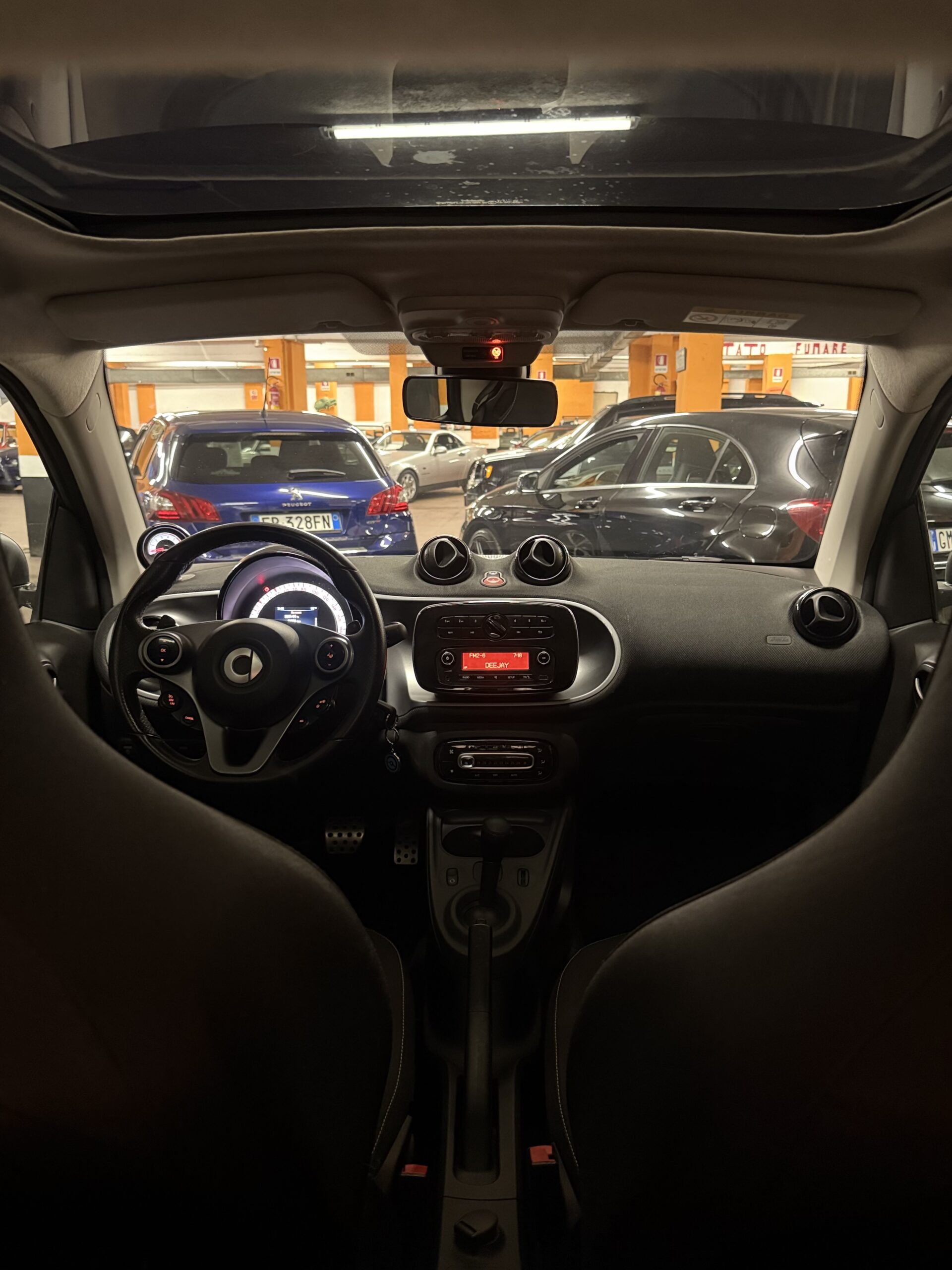BELLISSIMA SMART FORTWO ADATTA A NEOPATENTATI CON TETTO PANORAMICO CON SOLI 69.625 km