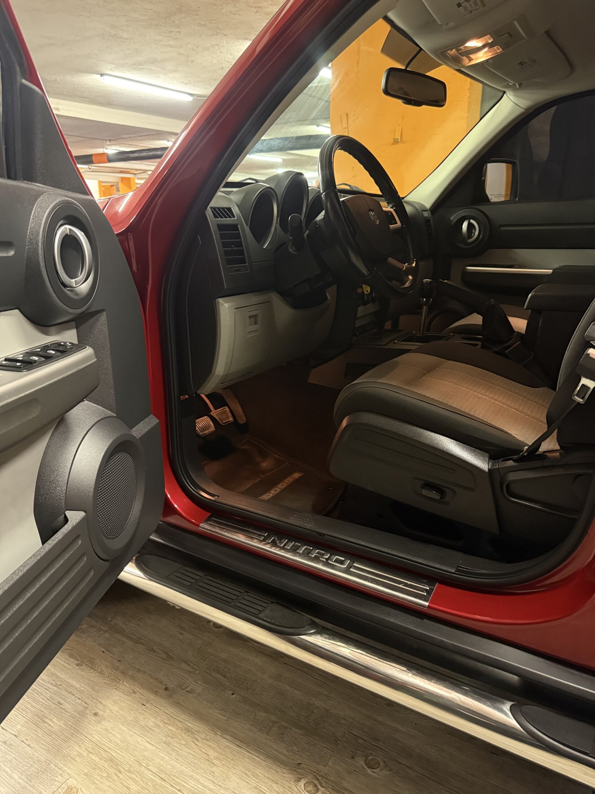 STRAORDINARIO DODGE NITRO 4x4 CON CAMBIO MANUALE