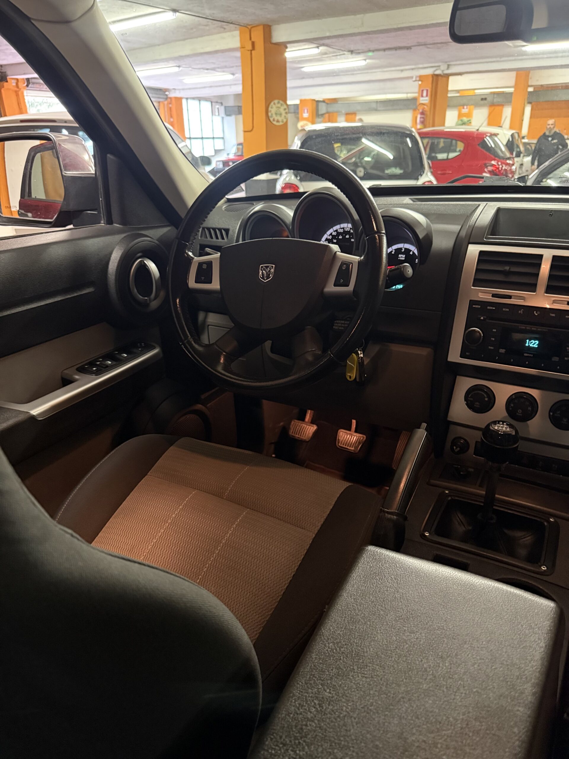 STRAORDINARIO DODGE NITRO 4x4 CON CAMBIO MANUALE