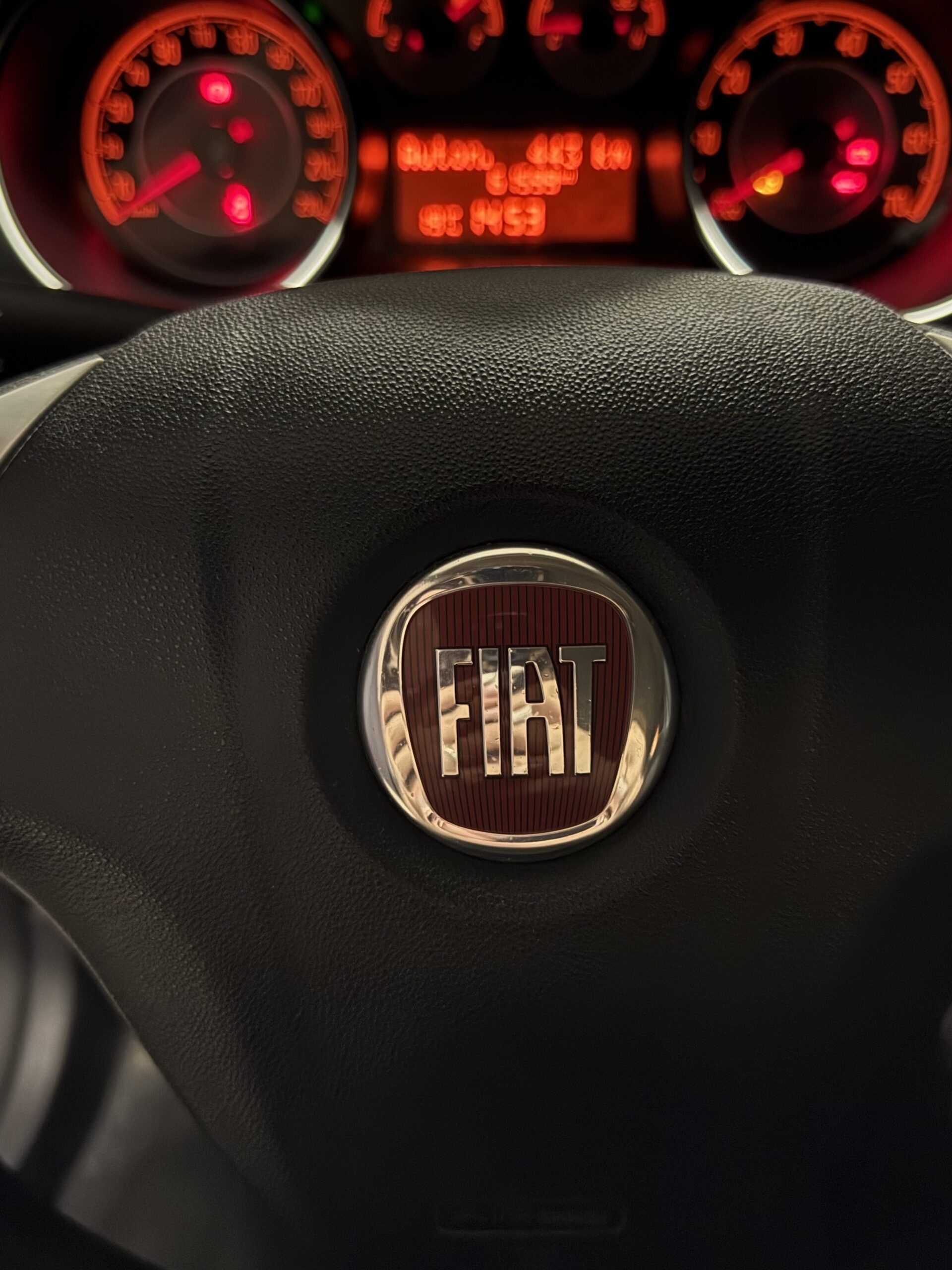 BELLISSIMA FIAT PUNTO CON SOLI 61.599 KM E6 IMMATRICOLATA NEL 2018