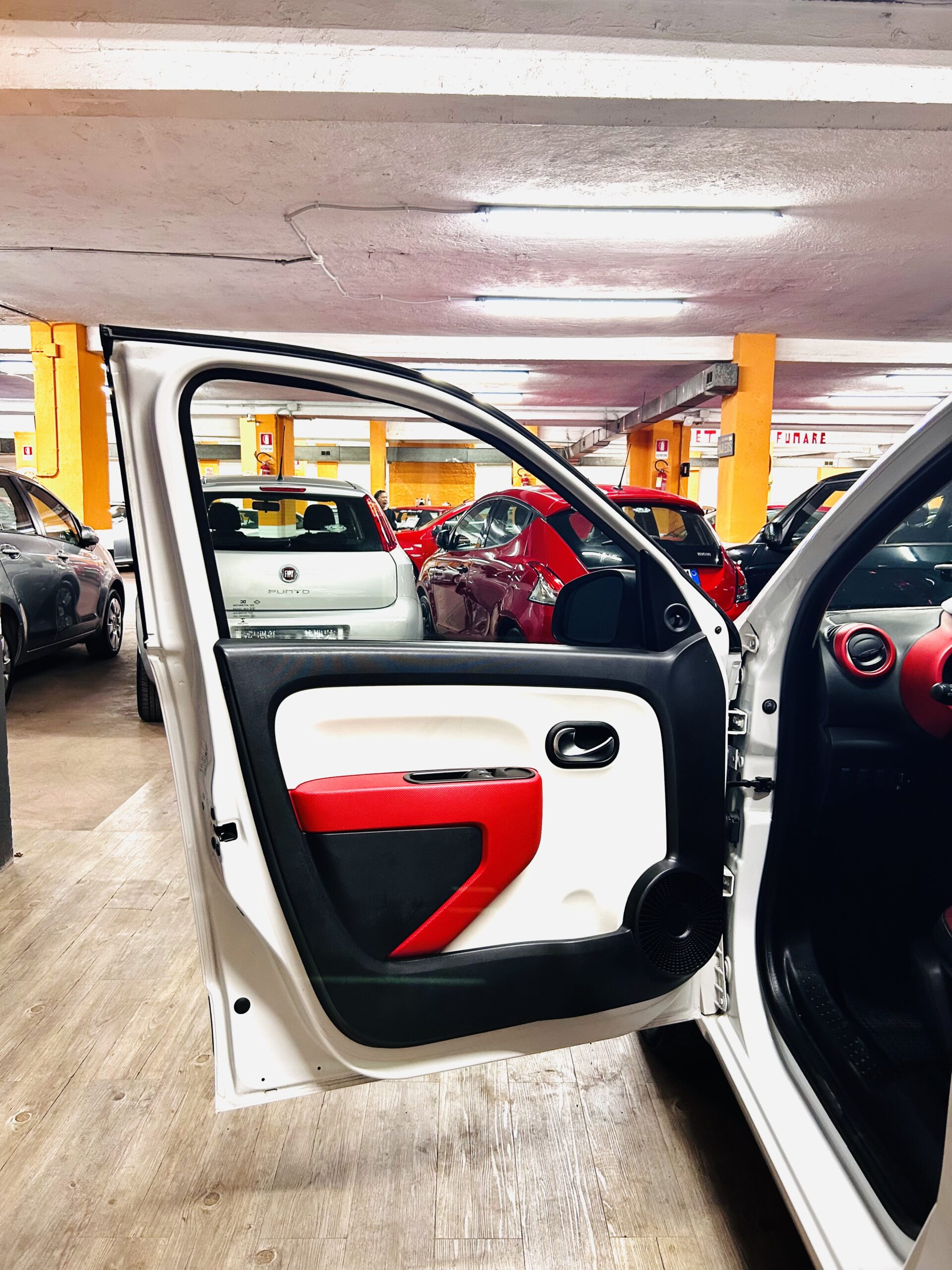RENAULT TWINGO SCe BIANCA 1.0 BENZINA CON SOLI 40.219 KM.