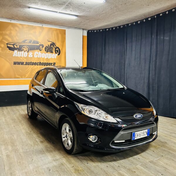 FORD FIESTA 1.4 TDCi CON SOLI 16.603 KM IN CONDIZIONI DA VETRINA.
