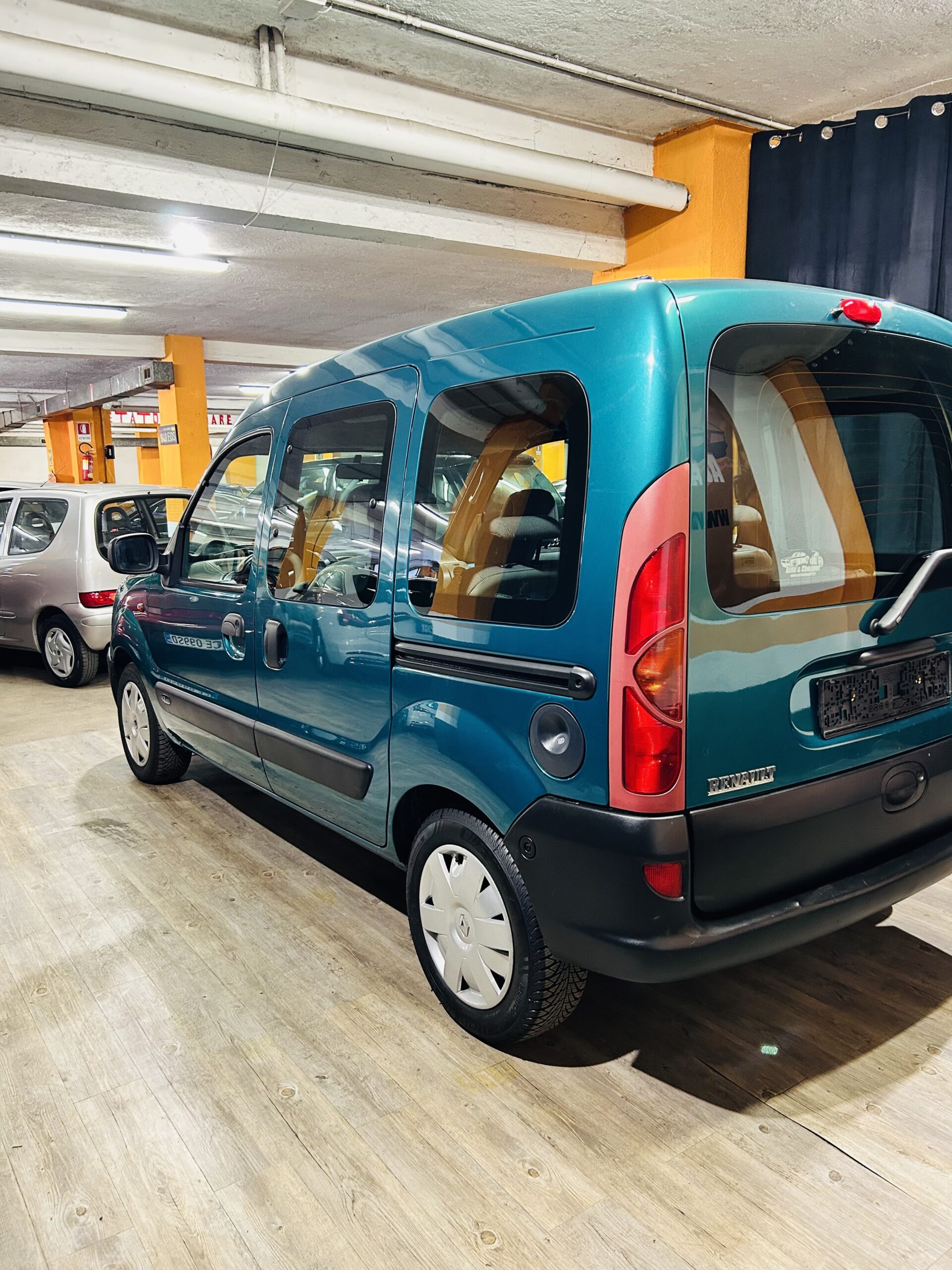RENAULT KANGOO 1.2 16V IN PERFETTE CONDIZIONI .