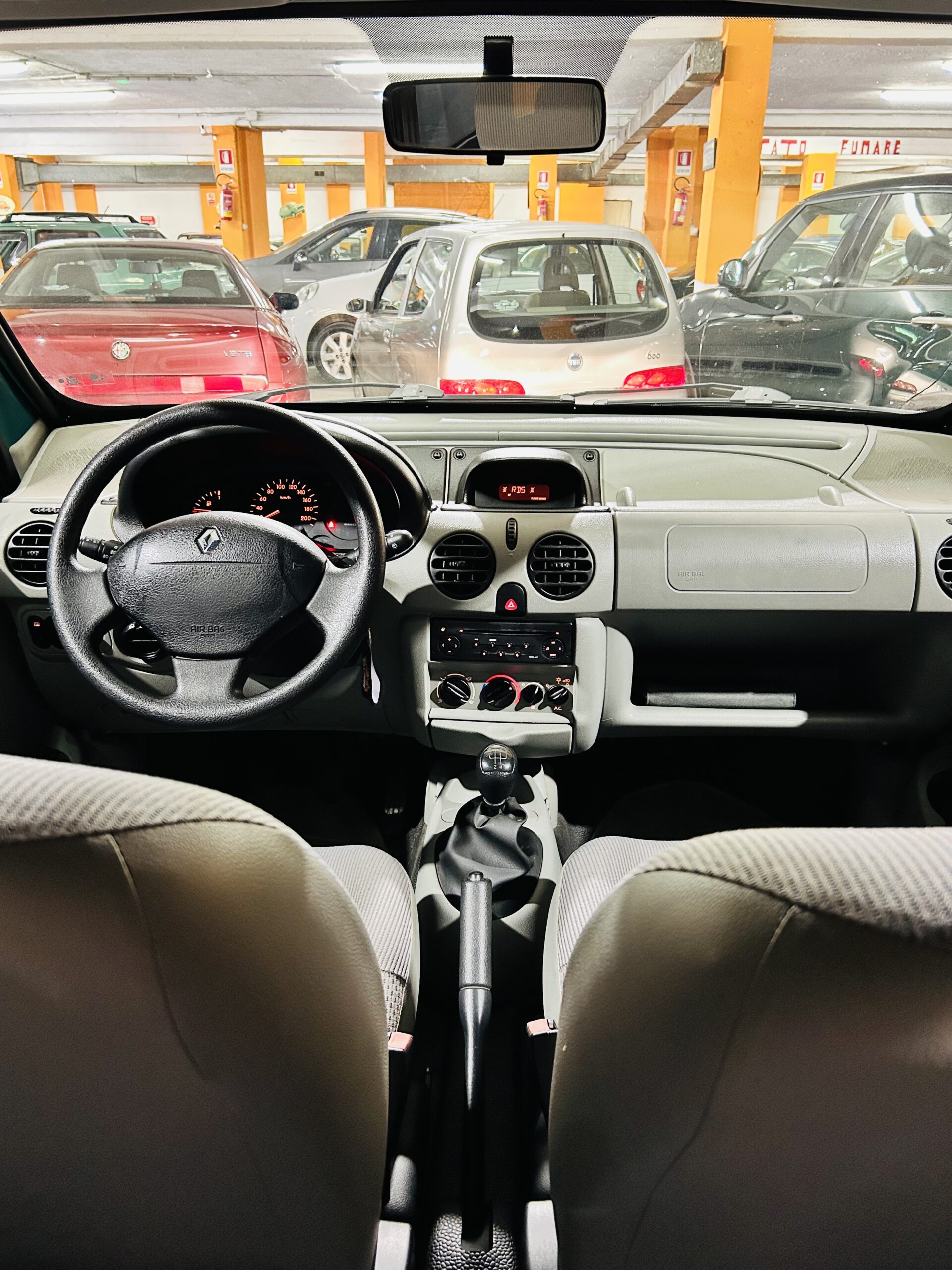 RENAULT KANGOO 1.2 16V IN PERFETTE CONDIZIONI .